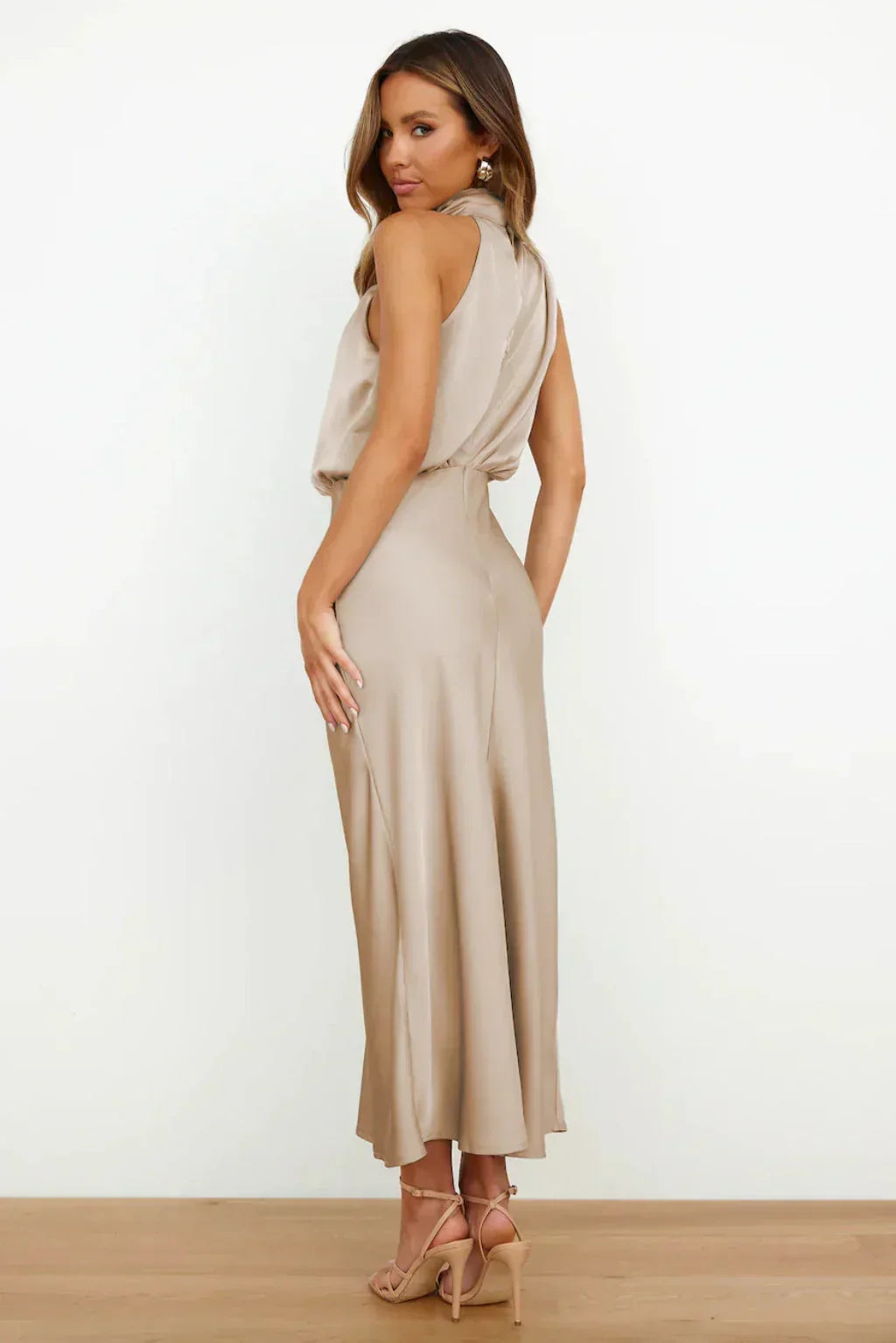 Rochie midi din satin, tip halter, drapată