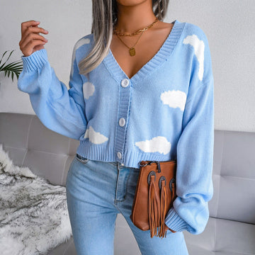 Pulover tricotat scurt cu model nori