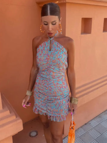 Rochie mini cu decolteu tip gaură de cheie și prindere după gât