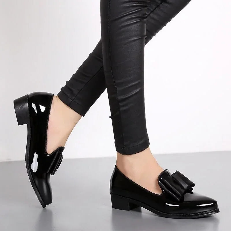 Mocasini eleganți cu fundă și vârf ascuțit