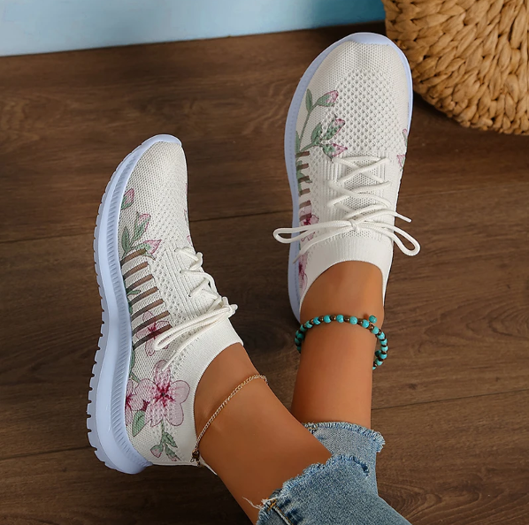 Adidași tricotati cu dantelă florală și șireturi
