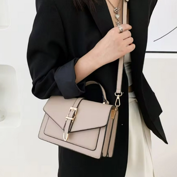 Geantă crossbody cu baretă reglabilă, cu cataramă structurală și clapă