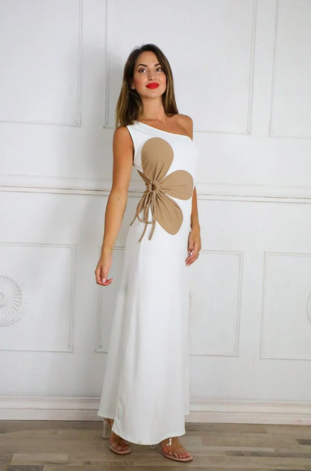 Rochie maxi cu talie asimetrică și detaliu petală