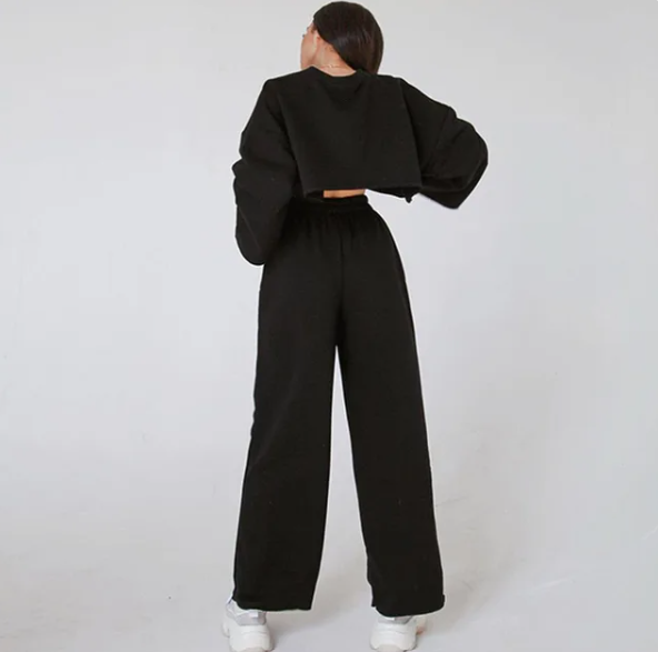 Set de top cu mânecă lungă cropped și pantaloni jogger